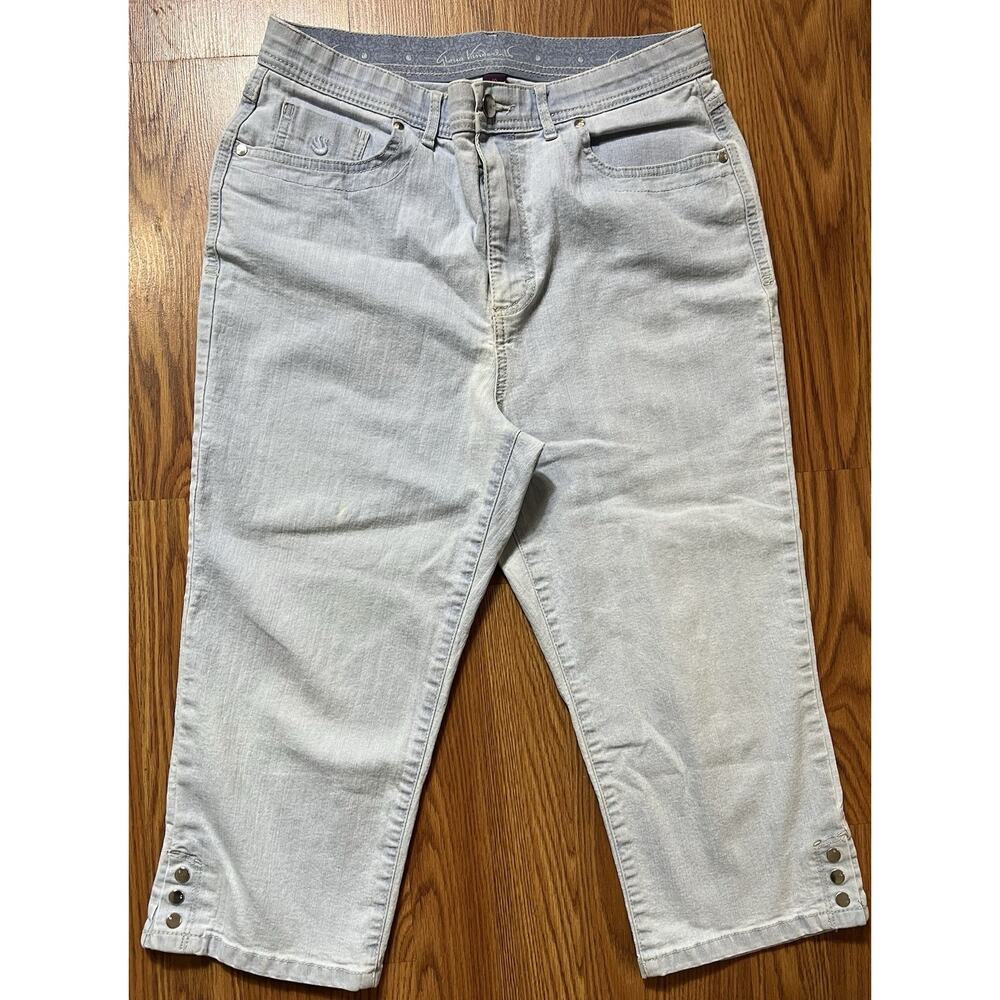 Gloria Vanderbilt Amanda Capri Jeans Womens 10 Light Wash Embroidered Pockets